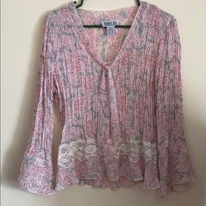 Robbie Bee blouse. Bell sleeves. L